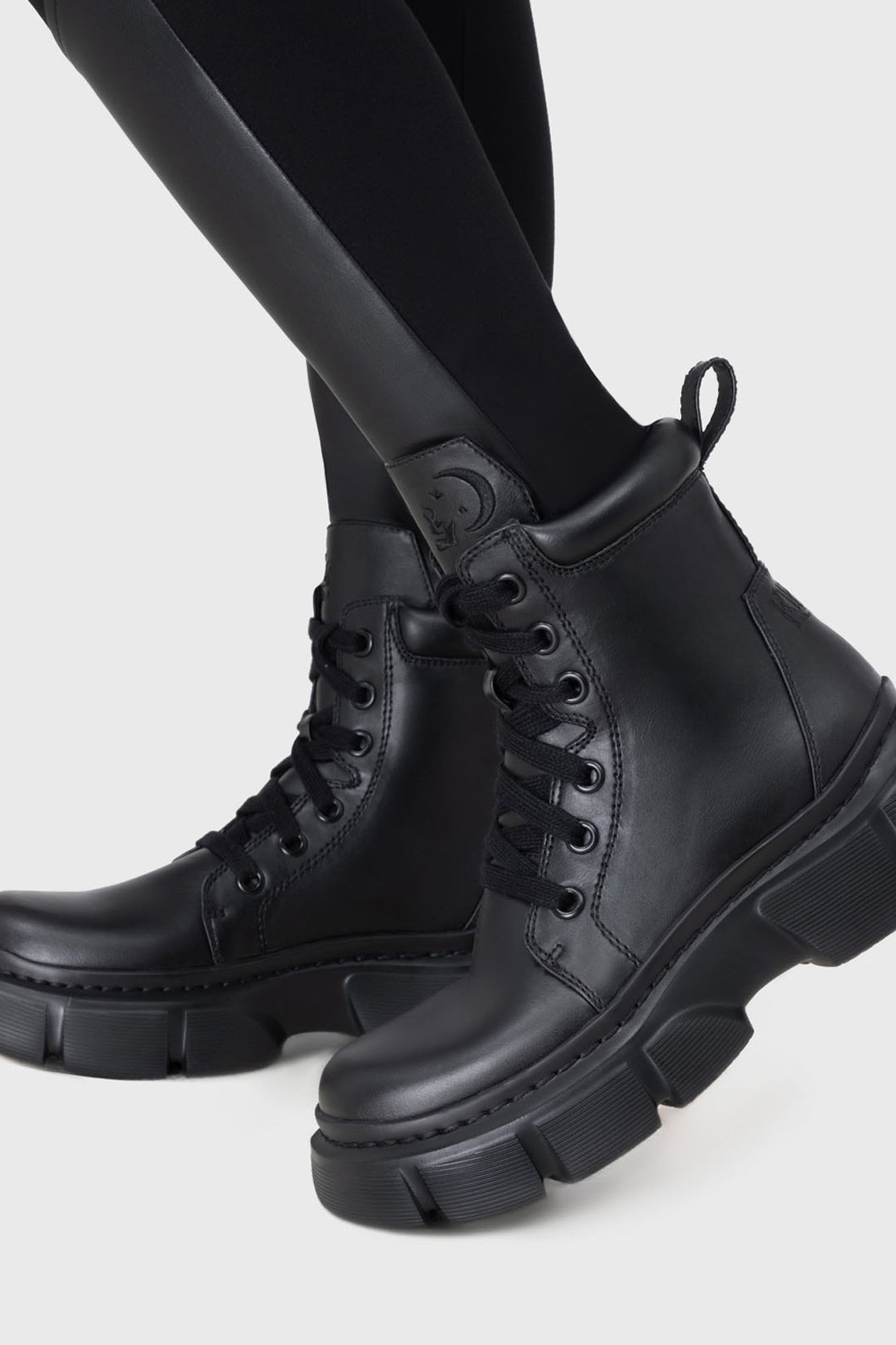 Discordant Boots Killstar